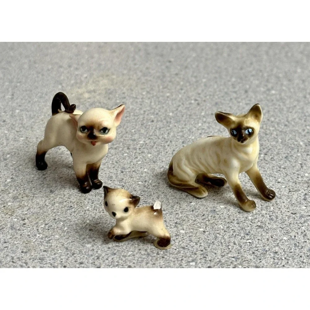 Vtg ceramics (10) Siamese Cat Kitty with Blue Eyes Figurine Playful Pounce Cute